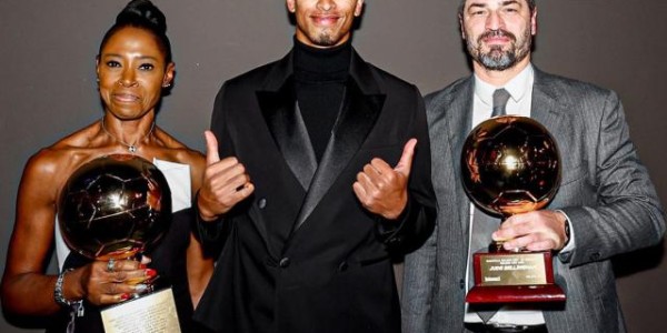 星空体育app下载-贝林厄姆领取金童奖奖杯，50名评委45人选他第1名