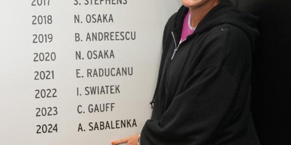 星空体育app下载-萨巴伦卡平小威纪录惊险逆转进美网决赛，佩古拉打出超预期比赛