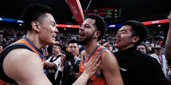 辽篮新外援合格，赵继伟有两帮手，杨鸣回归有1个障碍